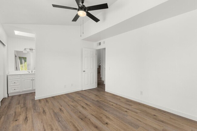 Building Photo - BRAND NEWLY RENOVATED 3BD/2BA Condo in the...