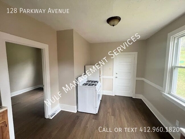 Building Photo - 128 Parkway Ave