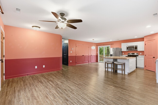 Building Photo - 3104 Husky Way