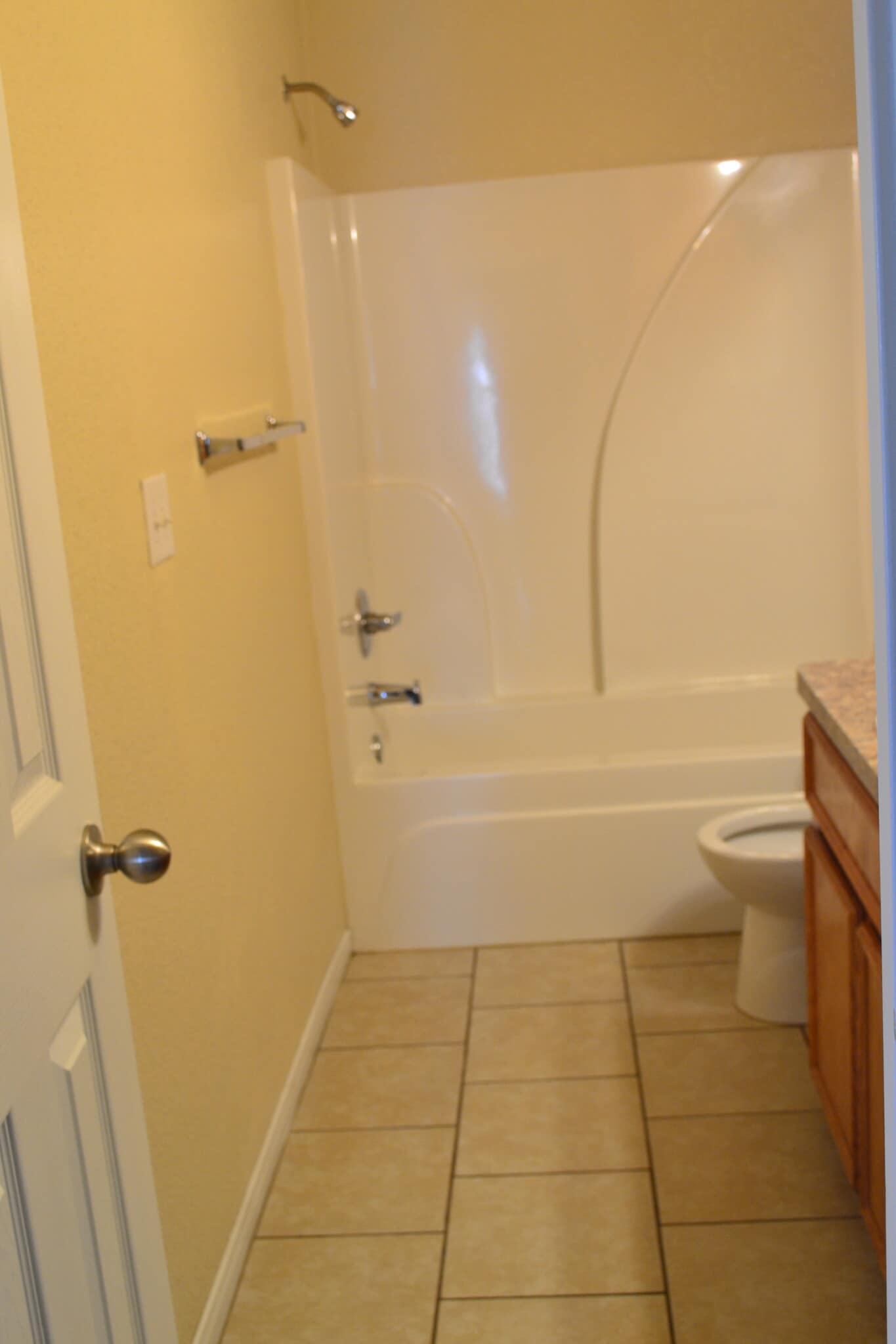 Full bathroom #1 - 220 Ryan Cir Apt B