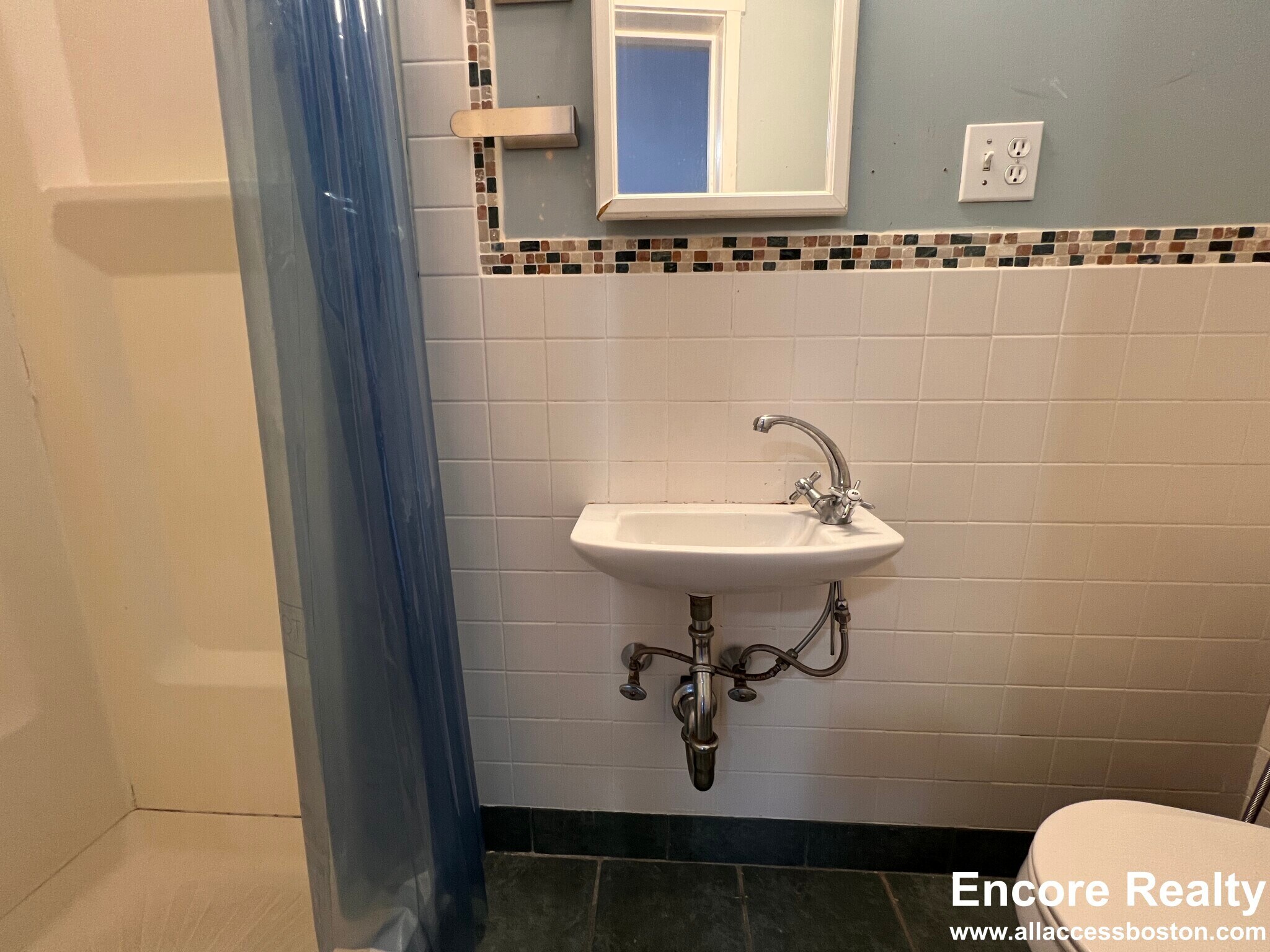 Building Photo - 9 Kenwood St