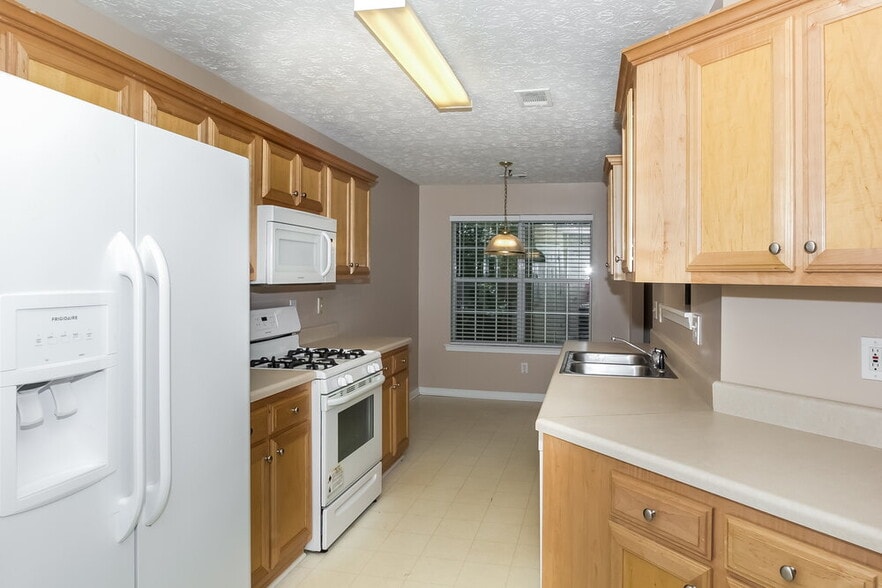 Building Photo - 1840 Courtyard Ln