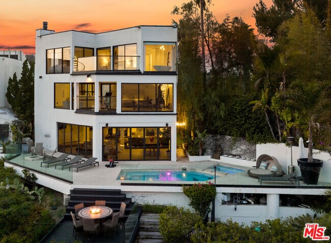 Primary Photo - 8308 Grand View Dr