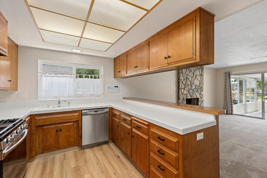 Building Photo - 1304 San Julian Dr