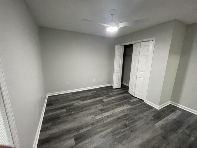 Building Photo - 803 6th Ave S