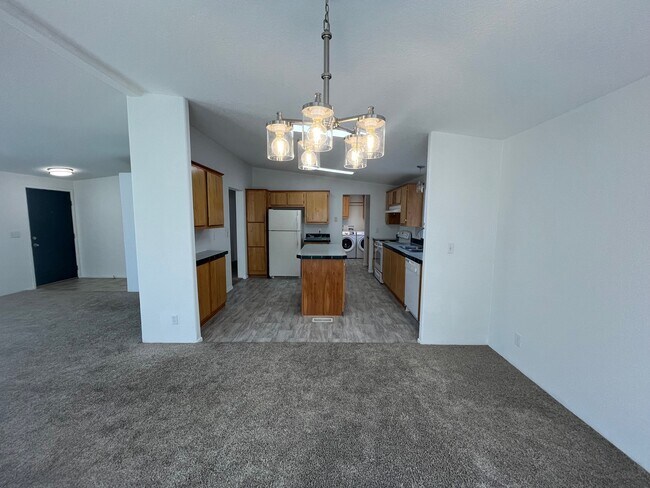 Building Photo - 1404 River Run Ln