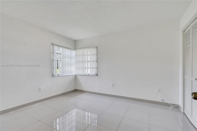 Building Photo - 4585 SW 87th Ave