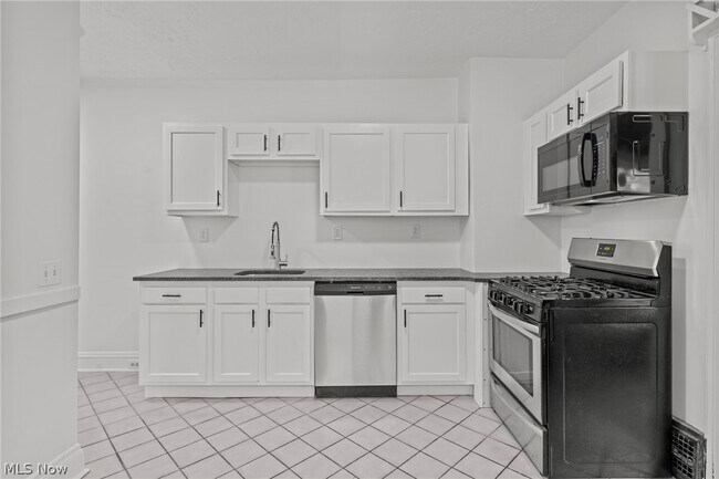 Building Photo - 2056 Wascana Ave