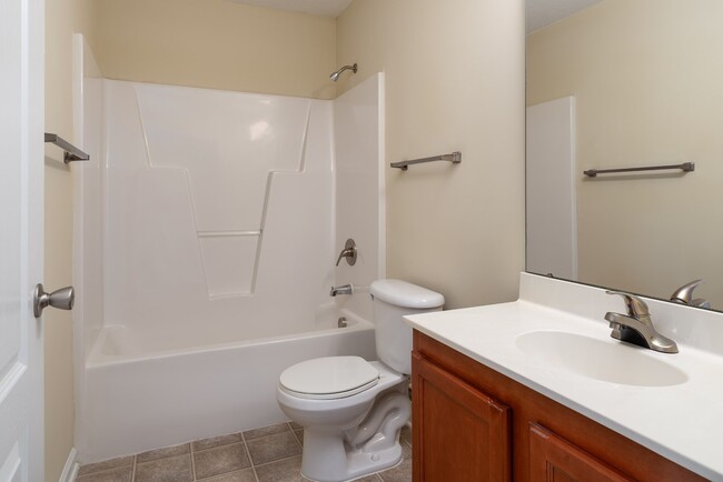 Building Photo - Available Now 2 Bedroom 2 Bath $1,389/mo -...