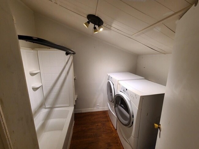 Building Photo - 227 Rockland Dr