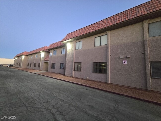 Building Photo - 4300 N Lamont St