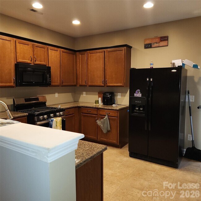 Building Photo - 1045 Willow Wind Dr