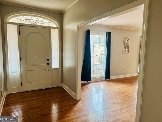 Building Photo - 110 Pine St