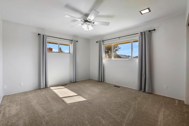 Building Photo - 216 Diana Dr