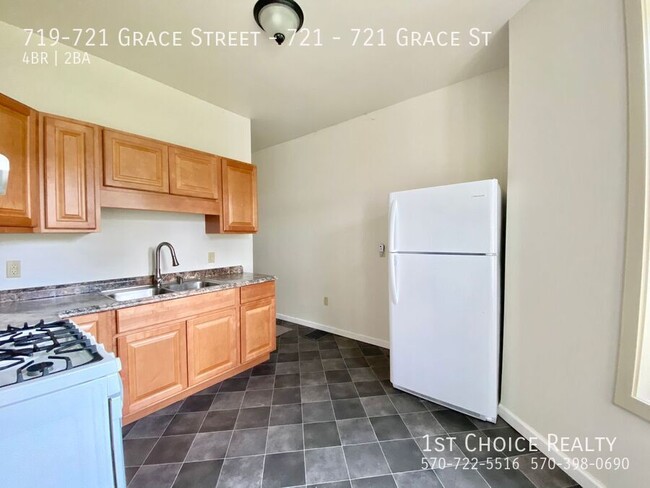 Building Photo - 4 bedroom 2 bath completely remodeled 1/2 ...