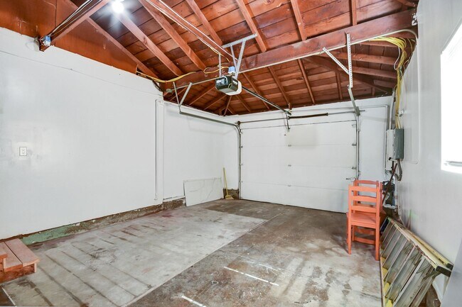 Building Photo - Beautifully Remodeled 3 Bedroom Home Near Stanford & Major Tech Campuses!