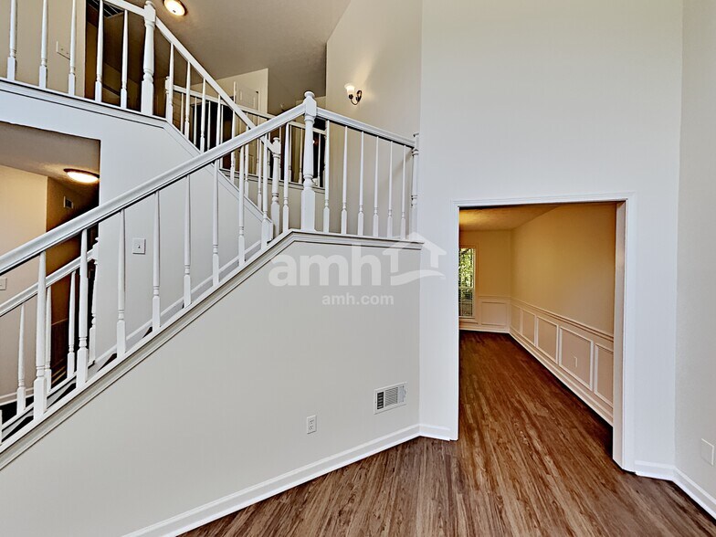 Building Photo - 555 Fosters Mill Ln NW