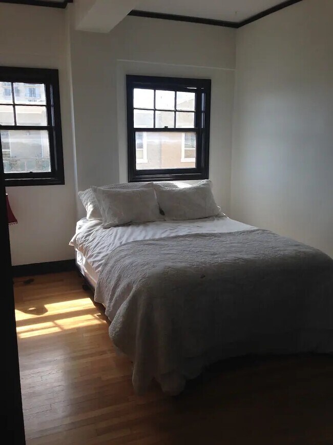 Bedroom 2 - 1030 E Ocean Blvd