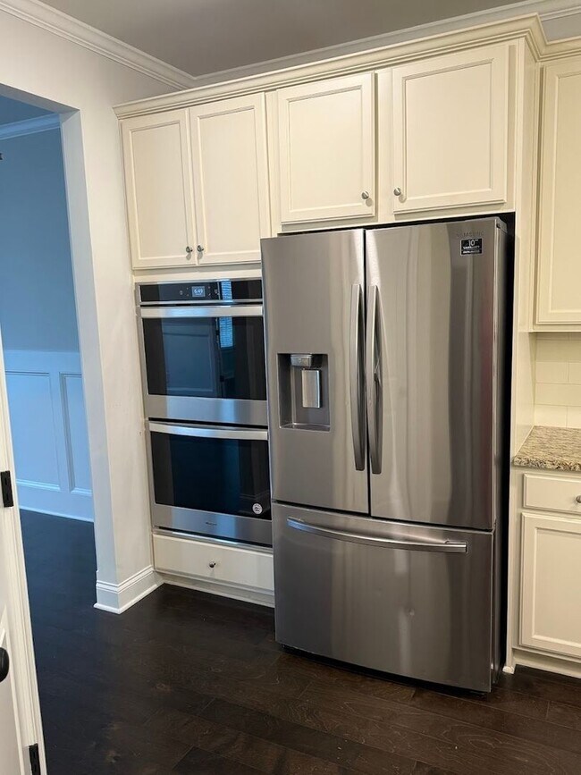 Building Photo - Spacious 5BR House in Buford