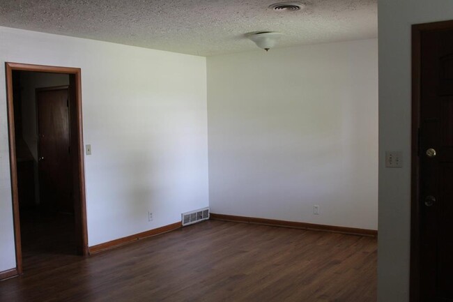 Building Photo - 1324 Denison Dr