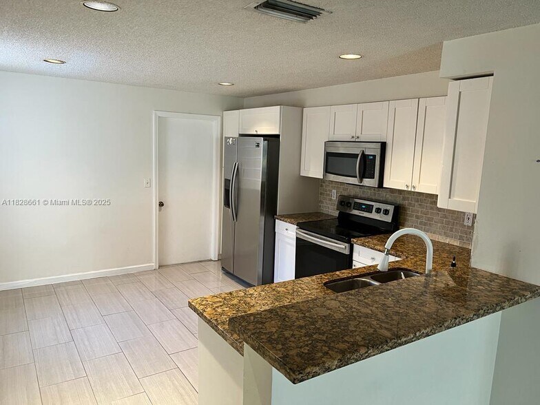 Building Photo - 1597 Barcelona Way