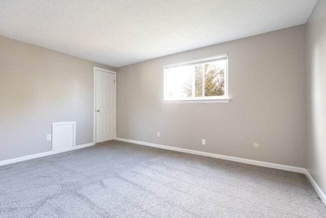 Building Photo - Spacious Split-Level Comfort & Modern Style in Columbus!