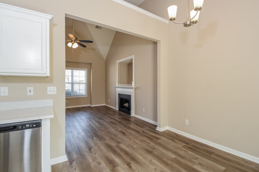 Building Photo - 301 Providence Dr