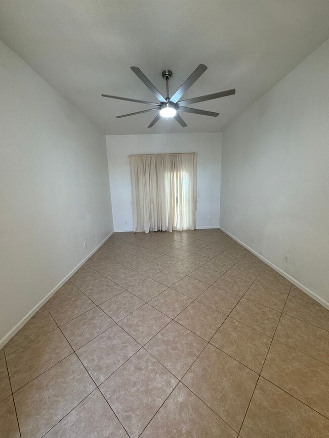 Building Photo - 2-Bedroom Condo in Prime Mesa Location!