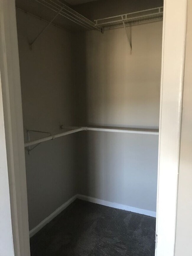 Building Photo - MOVE IN SPECIAL!!-Available 1 Bedroom Apar...