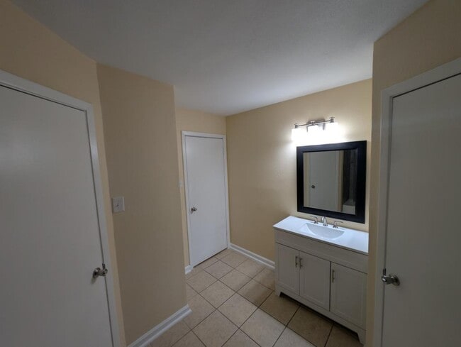 Building Photo - 14504 Waddesdon Bluff