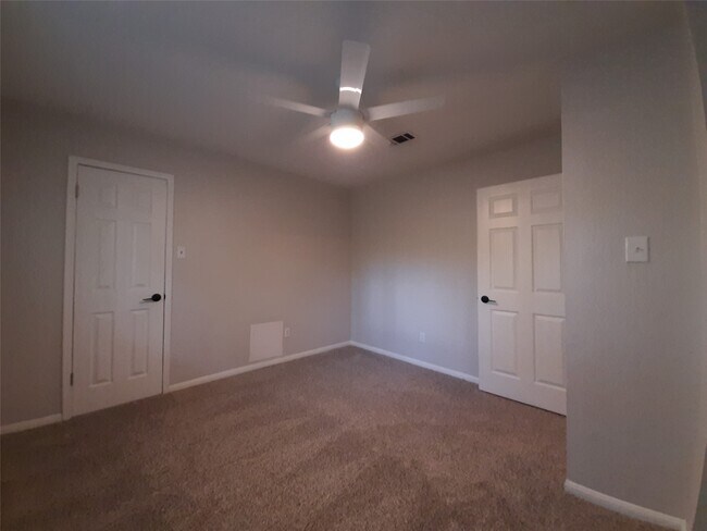 Building Photo - 5310 Glenmere Ln