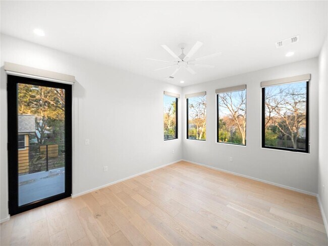Building Photo - 2107 Brackenridge St