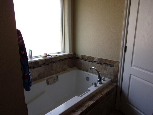 Building Photo - 326 Miss Ellie Ln