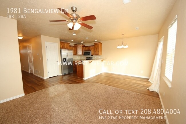 Building Photo - Newer Construction Townhome Available! Vis...
