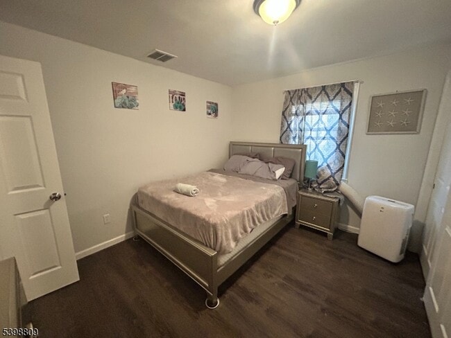 Building Photo - 142 Mapes Ave