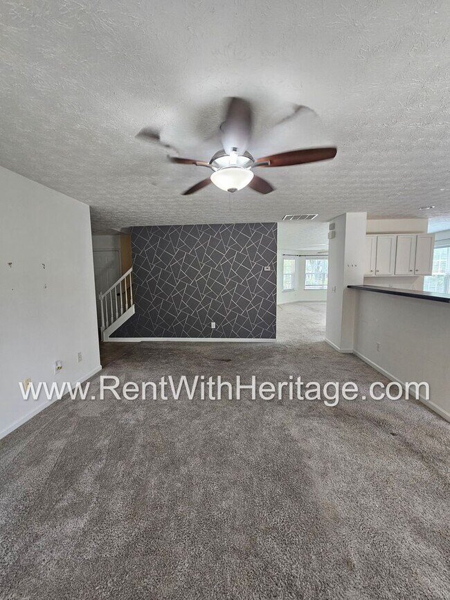 Building Photo - Gorgeous 5 bedroom, 2.5 bath / Attention t...