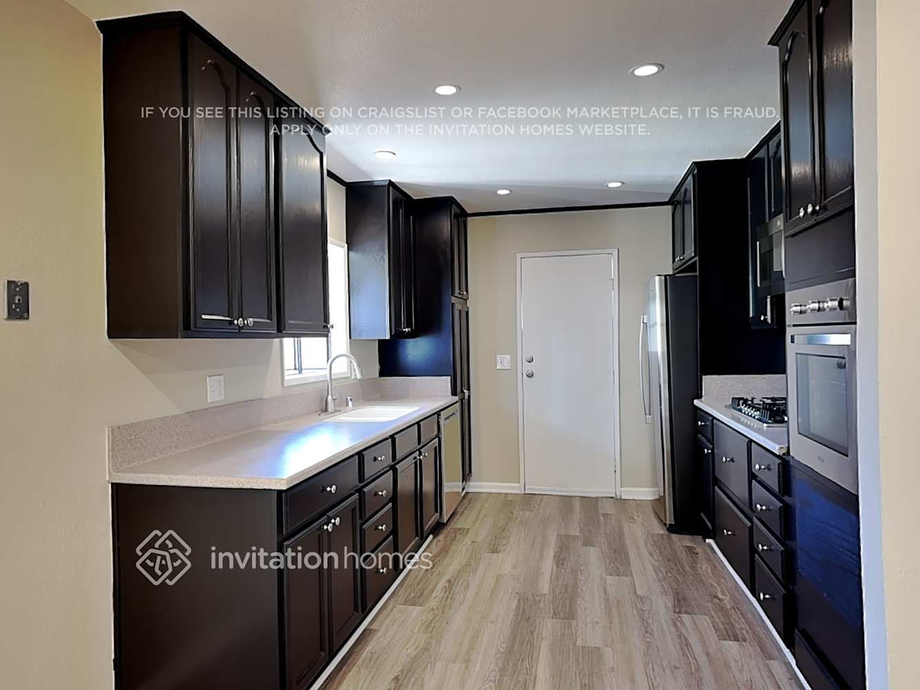 Building Photo - 10326 Pendleton St