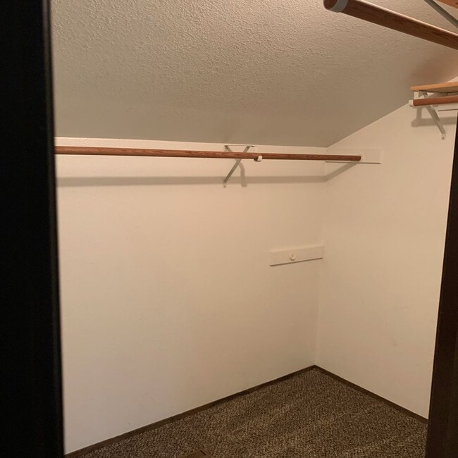 Building Photo - 919 S Garden Dr