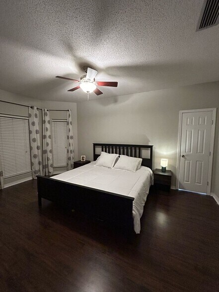 Building Photo - 203 La Bonne Dr