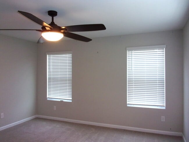 Building Photo - 2826 Capitol Dr