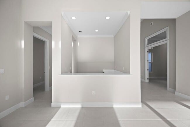 Building Photo - 5741 Beechnut Dr