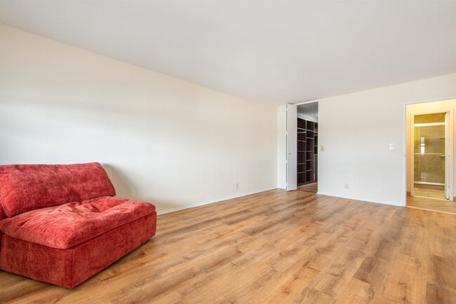 Building Photo - 7855 John F. Kennedy Blvd