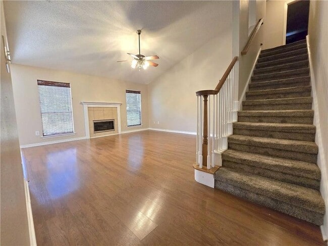 Building Photo - 1045 Claire Dr