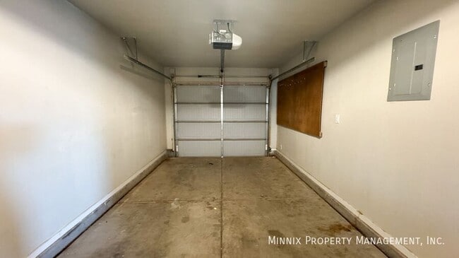 Building Photo - 2101 N Jayton Ave