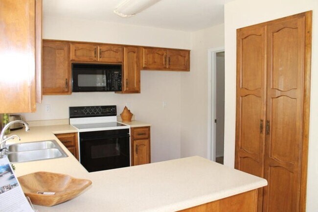 Building Photo - Foothills 3/BD 2/BA 2/CG