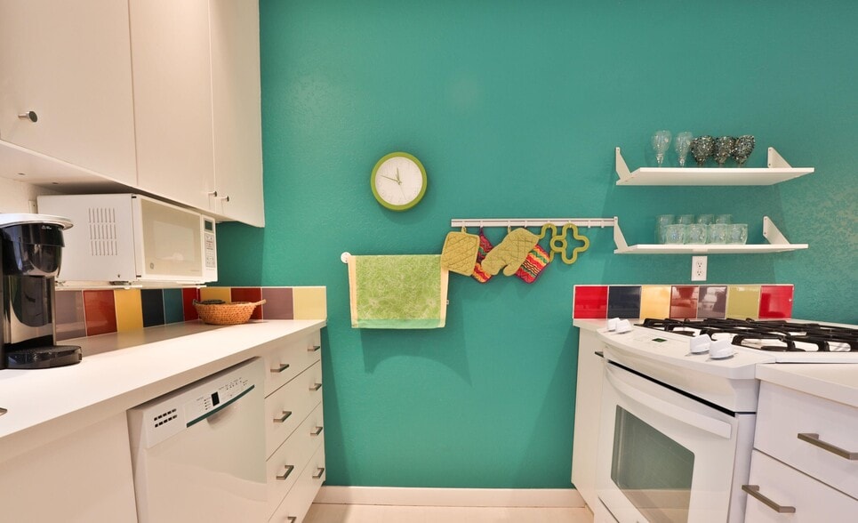 Kitchen 3 - 48255 Monroe St