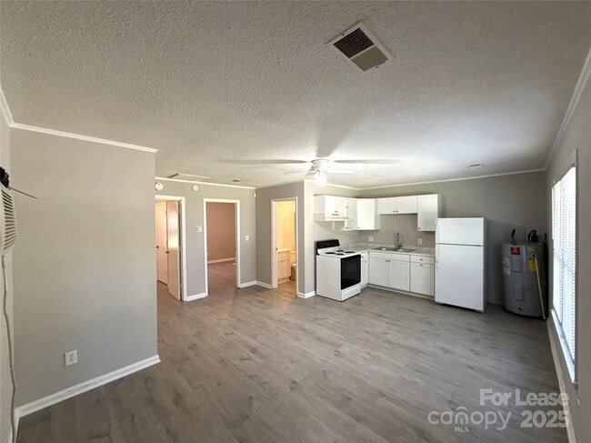 Building Photo - 609 W Davidson Ave