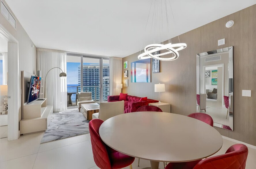 Building Photo - 4011 S Ocean Dr