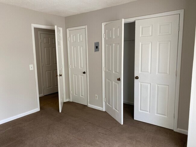 Building Photo - 6234 Rosecroft Dr