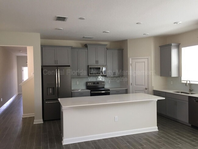 Building Photo - 12076 Theme Alley